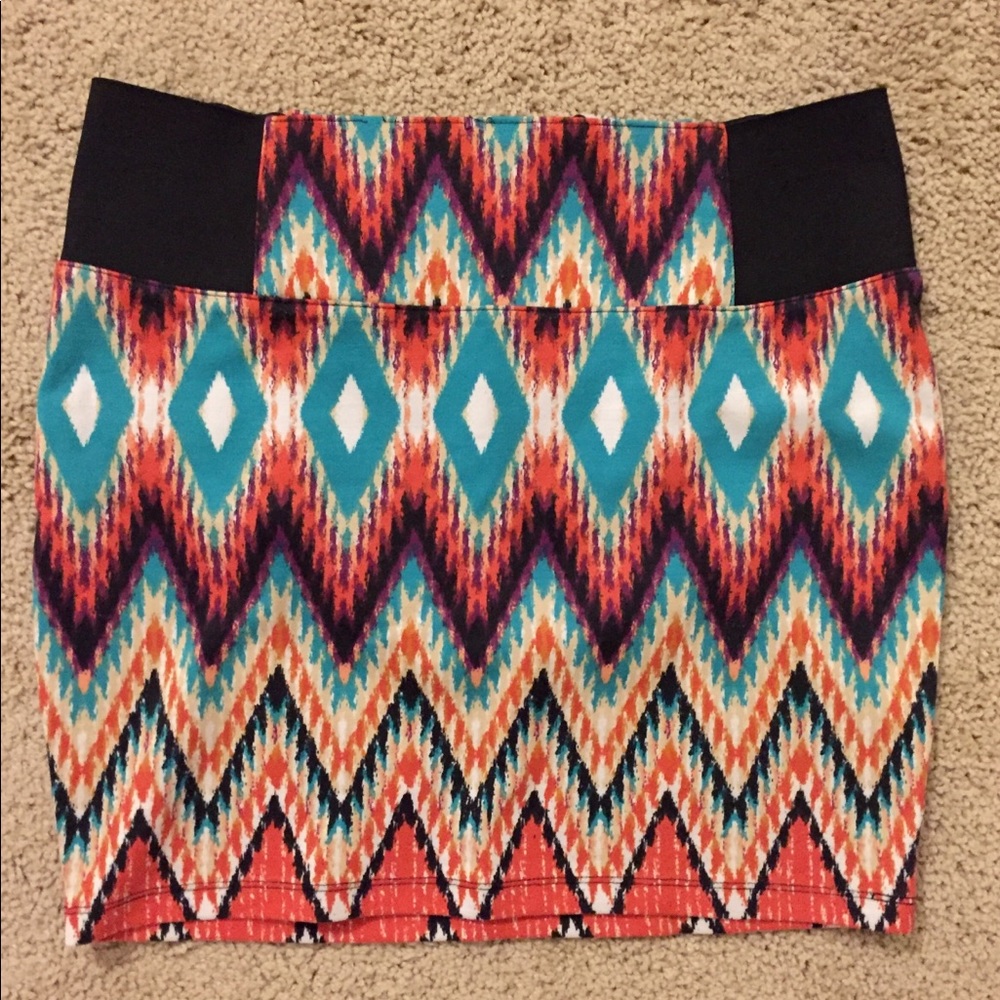 NEW Geometric Print M Mini Pencil Skirt✨